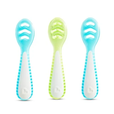Abbildung von Munchkin Gentle Dip Multistage First Spoons Weaning for Babies 4+ Months Ideal Baby Led Ergonomic Design BPA Free Blue &amp; Green 3 Pack