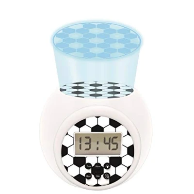 Abbildung von Lexibook Projector Wecker Fußball mit Schlummerfunktion und Weckfunktion, Nachtlicht Timer, LCD Bildschirm, Batteriebetrieb, weiß/schwarz, RL977FO