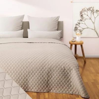 Abbildung von Blumtal Tagesdecke 170x210 cm Oeko TEX zertifizierter Bettüberwurf als 90x200 (Bettgröße) Tagesdecken Sofaüberwurf Couch Überwurf waschbare Decke Beige