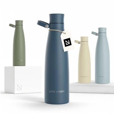 Abbildung von LARS NYSØM Trinkflasche Edelstahl 750ml Isolierflasche 0,75 Liter Auslaufsichere Wasserflasche für Sport, Fahrrad, Hund, Kinder (Stone Blue, 750ml)