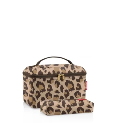 Abbildung von reisenthel Beautycase Set Leo Macchiato Unser Geschenkset aus und rechteckiger Tasche Feiertage!