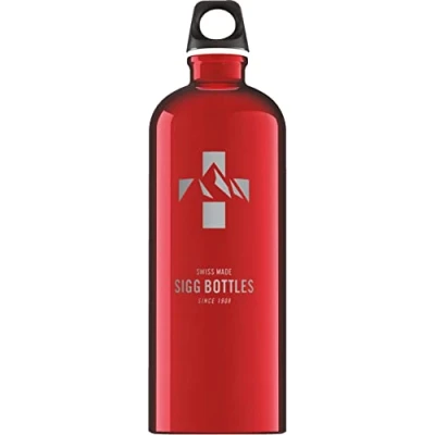 Abbildung von SIGG Alu Trinkflasche Traveller Roter Berg Klimaneutral Zertifiziert Für Kohlensäurehaltige Getränke Geeignet Auslaufsicher Federleicht BPA frei 1L
