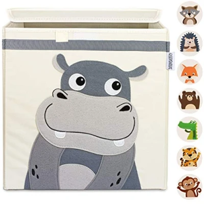 Abbildung von GLÜCKSWOLKE Aufbewahrungsbox Kinder 15 Motive I Spielzeugkiste mit Deckel für Kinderzimmer Spielzeug Box Nilpferd (33x33x33) zur Aufbewahrung im Kallax Regal Dschungel Kiste (Nina Nilpferd)