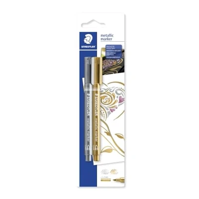 Abbildung von STAEDTLER 8323 S BK2 Metallic Marker, 2 Stück auf Blisterkarte, gold/Silber, mehrfarbig