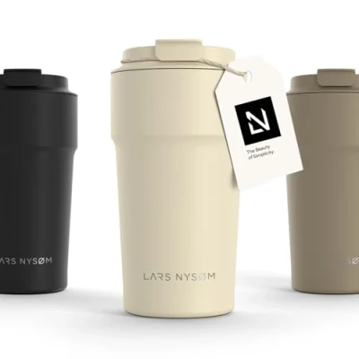Abbildung von LARS NYSØM Thermo Kaffeebecher to go 500ml Travel Mug 0,5 Liter mit Isolierung Auslaufsicherer Edelstahl Thermobecher für Kaffee und Tee unterwegs Teebecher (Almond Beige, 500ml)