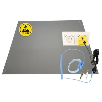 Abbildung von Minadax 60 x 30cm Antistatik ESD Computer Matte Tischmatte „Premiumqualität“ inkl. Manschette + 2,4m Verlängerung Erdungs Stecker