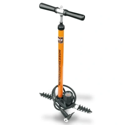Abbildung von SKS GERMANY RENNKOMPRESSOR E.V.A. Standpumpe (Luftpumpe für alle Ventilarten, Präzisionsmanometer, Metallrohr, Gussfuß, Holzgriff, max. Druck: 16 bar / 232 PSI), orange