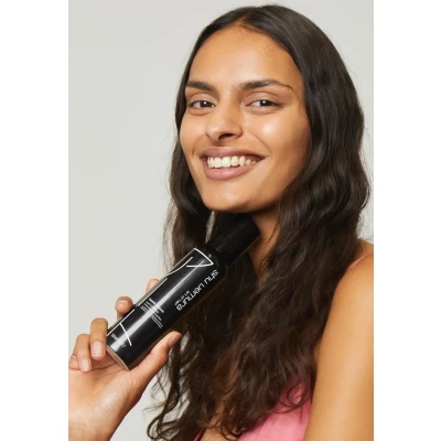 Abbildung von Shu Uemura KAZE WAVE Longlasting Mousse FOR Defined Waves &amp; Curls Styling, Größe: 150 ml,