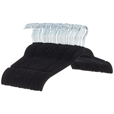 Abbildung von Amazon Basics Kleiderbügel für Hemd/Kleid Platzsparend und mit Samt überzogen Schwarz, 50er Pack