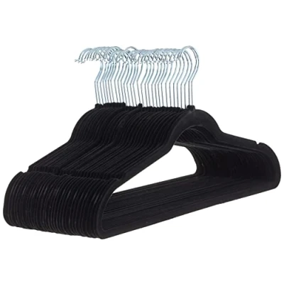 Abbildung von Amazon Basics Samtbügel für Anzüge, Schwarz, 30er Pack