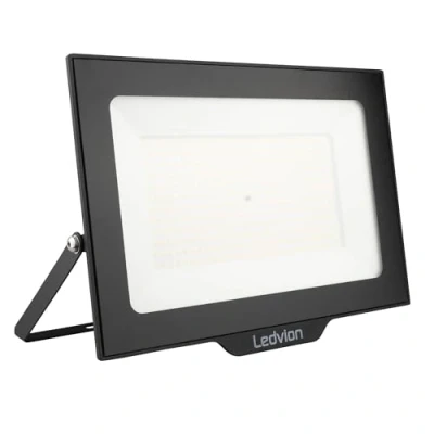 Abbildung von Ledvion LED Flutlicht, Inkl. 0,5 m Kabel, 200 Watt, 6000K, 24000 Lumen, IP65 Wasserdicht, Schnellanschluss