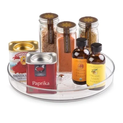 Abbildung von iDesign 58630 Küchen Organizer, kleiner Drehteller aus BPA freiem Kunststoff für den Vorratsschrank,,drehbarer Gewürzhalter Vorratsdosen und Gewürze, durchsichtig, 23 cm