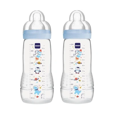 Abbildung von MAM Easy Active Trinkflasche im 2er Set (330 ml), Baby inklusive Sauger Größe 2 aus SkinSoft Silikon, Milchflasche mit ergonomischer Form, 4+ Monate, Weltall
