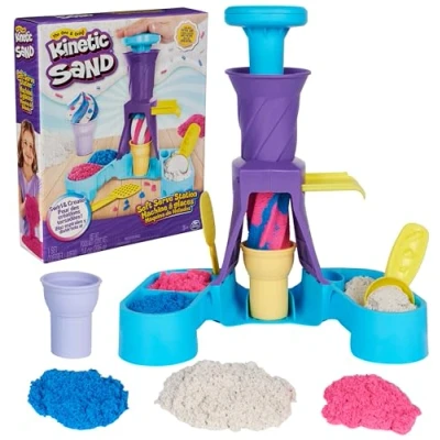 Abbildung von Kinetic Sand Softeis Station mit 396 g original magischem in DREI Farben und umfangreichem Zubehör für kreatives Indoor Sandspiel, Kinder ab 3 Jahren