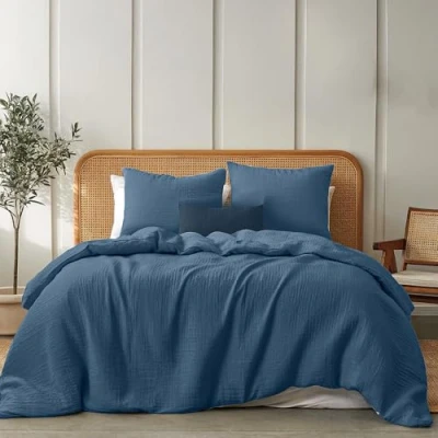 Abbildung von Dreamzie Musselin Bettwäsche 220x240 cm aus 100% Baumwolle Set mit 1 Bettbezug und 2 Kissenbezügen 80x80 Weiche Oeko Tex Reißverschluss Blau