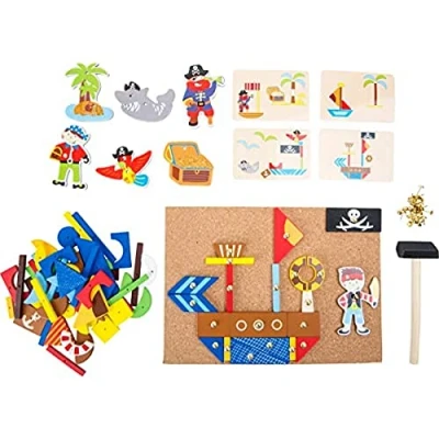 Abbildung von Small Foot Hämmerchenspiel „Piraten“ aus Holz, Korkboden mit Piratenmotiven zum Hämmern, ab 6 Jahren, 10226 Motorikspielzeug, Mehrfarbig/Meereswellen (Ocean Tides)