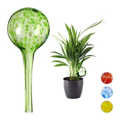 Abbildung von Relaxdays Bewässerungskugel 2er Set, dosierte Bewässerung Pflanzen u. Blumen, Gießhilfe Büro, Urlaub, Ø 6 cm, Glas, grün, H x D: ca. 15 cm