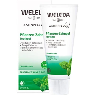 Abbildung von WELEDA Bio Pflanzen Zahnpasta Naturkosmetik Zahncreme fluoridfrei zur natürlichen Zahnpflege. Milde Zahnreinigung bei empfindlichem Zahnfleisch beugt Karies vor &amp; entfernt Zahnbelag (vegan, 75ml)