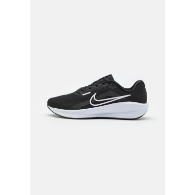 Abbildung von Nike Performance Downshifter 13 Laufschuh Neutral, Herren, Größe: 40, Black/white/dark smoke grey Schuhe