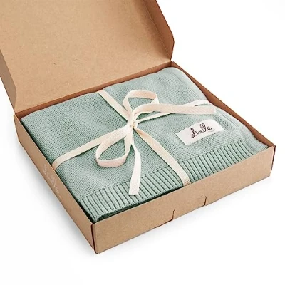 Abbildung von Livella Babydecke aus 100% Bio Baumwolle, Premium Strickdecke samt weich und atmungsaktiv, Ideal für zarte Babyhaut, Oeko TEX Standard 100 GOTS Zertifiziert (Hellblau)