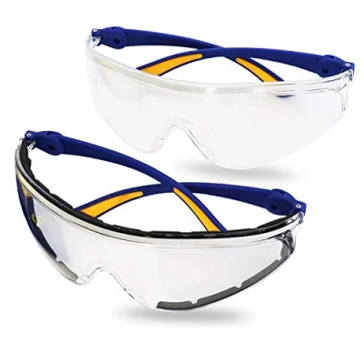 Abbildung von S&amp;R Schutzbrillen Set, 2 bequeme Sicherheitsbrillen, COMFORT Line, kratzfestes Polycarbonat, stoßfest, EN 166, verstellbare Bügel, transparent, UV 400 Schutz, Schutzhülle, Tuch