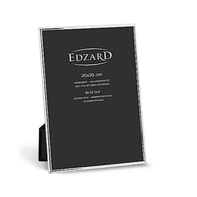 Abbildung von EDZARD Bilderrahmen Genua für Foto 20 x 30 cm (ca. DIN A4), edel versilbert, anlaufgeschützt, mit Samtrücken, inkl. 2 Aufhängern, Fotorahmen zum Stellen und Hängen