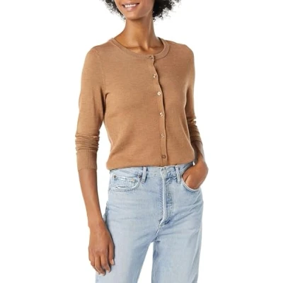 Abbildung von Amazon Essentials Damen Leichte Rundhalsstrickjacke (Erhältlich In Übergröße), Dunkles Kamelbraun, XL