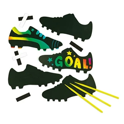Abbildung von Baker Ross Kratzbild Magnete Fußballschuhe scratch art mit Regenbogenfarben für Kinder zum Basteln (10 Stück)