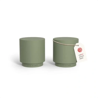 Abbildung von LARS NYSØM Salz und Pfefferstreuer Set Edelstahl Salzstreuer, Minimalistisches Design Gewürzstreuer, leicht nachfüllbar (Sage Green)