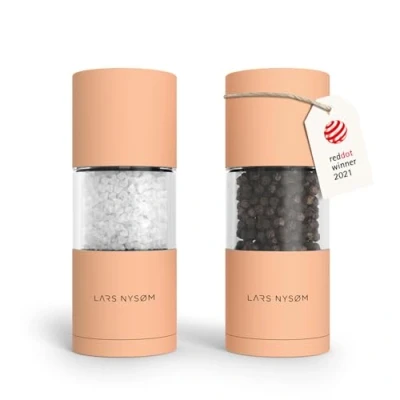 Abbildung von LARS NYSØM Salz und Pfeffer Mühlen Set aus Edelstahl mit einstellbarem Keramik Mahlwerk 2 Stück I Manuelle Gewürzmühlen hochwertigem Design (2 Stk) (Creamy Peach)