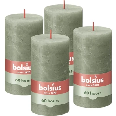 Abbildung von Bolsius Rustik Stumpenkerzen Olivengrün Set 4 Stück Dekorative Haushaltkerzen Länge Brenndauer 60 Stunden Unparfümierte Natürliches Pflanzenwachts Ohne Palmöl 13 x 7 cm