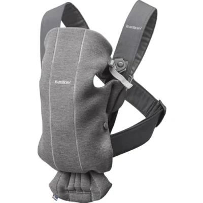 Abbildung von BabyBjörn Babytrage Mini, 3D Jersey, Dunkelgrau