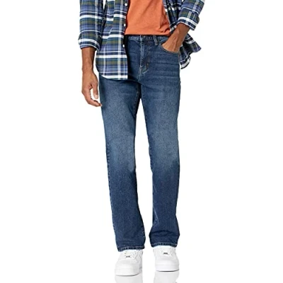 Abbildung von Amazon Essentials Herren Bootcut Jeans mit schmaler Passform, Mittlere Waschung, 31W / 32L