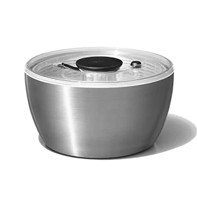 Abbildung von OXO SteeL Salatschleuder aus Edelstahl mit Deckel zum Waschen und Trocknen von Salat