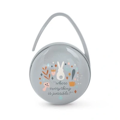 Abbildung von Suavinex, Schnullerbox für Babys, zum unabhängigen Tragen von 2 Schnullern, mit Schlaufe Aufhängen an Tasche, Kinderwagen oder Wiege, Schnullerbehälter, Schnullertasche, Etui, Wonderland Blau
