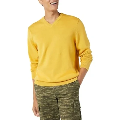 Abbildung von Amazon Essentials Herren Pullover mit V Ausschnitt (in Übergröße erhältlich), Gold, M