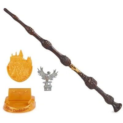 Abbildung von Wizarding World Harry Potter Authentischer Albus Dumbledore Zauberstab aus Kunststoff mit Hogwarts Halterung, ca. 30,5 cm, Spielzeug für Kinder ab 14 Jahren, Fanartikel