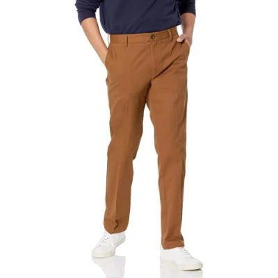 Abbildung von Amazon Essentials Herren Knitterfreie Flatfront Chinohose in schmaler Passform, Dunkles Khakibraun, 35W / 29L