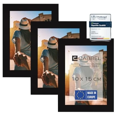 Abbildung von CABBEL (3er Set Bilderrahmen 10x15 cm, Schwarz, stabiles MDF Holz Rahmen, bruchsicherem Plexi Glas, zum Aufhängen &amp; Aufstellen, ideal für Fotos/Bilder/Collage