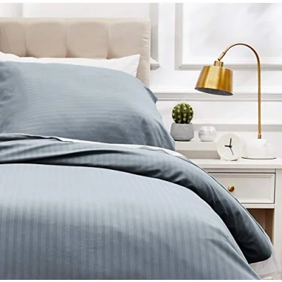 Abbildung von Amazon Basics 2Stück Deluxe Bettwäsche Set aus Mikrofaser, 135 x 200 cm, dunkelgrau, Gestreift