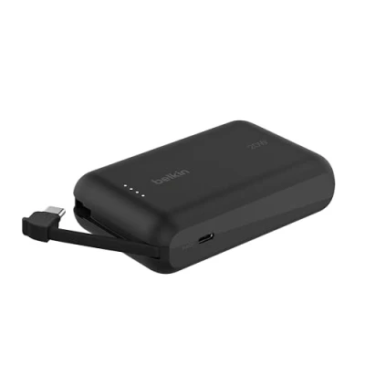 Abbildung von Belkin BoostCharge Power Bank, Portable Powerbank 10000mAh mit integriertem Kabel, PD 20 W USB C Delivery zum Schnellladen von Geräten wie der iPhone 16 Serie, iPad Pro und Galaxy S24