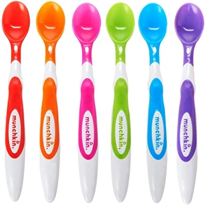 Abbildung von Munchkin Babylöffel mit weicher Spitze, Beikostlöffel Set ergonomischen Griffen, spülmaschinenfestes Plastikbesteck, für Babys &amp; Kleinkinder, BPA frei 6er