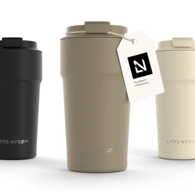 Abbildung von LARS NYSØM Thermo Kaffeebecher to go 500ml Travel Mug 0,5 Liter mit Isolierung Auslaufsicherer Edelstahl Thermobecher für Kaffee und Tee unterwegs Teebecher (Taupe Brown, 500ml)