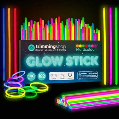 Abbildung von Trimming Shop 100 Stück hochwertige 8 Zoll Glimmstäbchen mit Anschlüssen zur Herstellung von neonfarbenen Halsketten, Armbändern, Partytüten für Kinder Partyzubehör, langlebige Leuchtstäbe