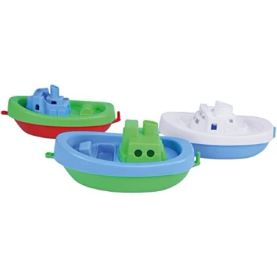 Abbildung von Lena 65470 Wasserspaß Boote, 3er Set, Badeboote aus Kunststoff, Wasserspielzeugset für Kleinkinder ab 1 Jahr, 3 schwimmende Spielzeugboote mit Anhängekupplung, Badewanne, Pool und Sandkasten