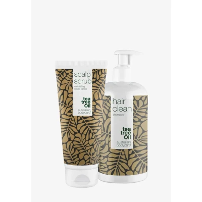 Abbildung von 2 Produkte für fettige Haaren ein Tiefenreinigendes Shampoo mit Teebaumöl in einer Größe von 500 ml und Kopfhautpeeling 200 ml, das überschüssigen Talg Bakterien entfernt