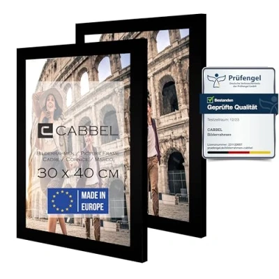 Abbildung von CABBEL Doppelpack (2er Set) Bilderrahmen 30x40 cm, Schwarz, stabiles MDF Holz Rahmen, bruchsicherem Plexi Glas, zum Aufhängen, ideal für Fotos/Bilder/Collage