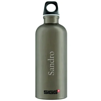 Abbildung von SIGG Alu Trinkflasche Traveller Smoked Pearl Klimaneutral Zertifiziert Für Kohlensäurehaltige Getränke Geeignet Auslaufsicher Federleicht BPA frei Outdoor Grau 0,6L