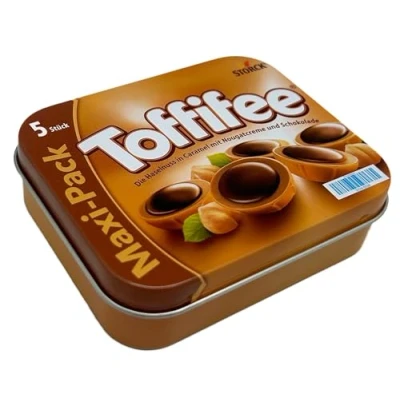 Abbildung von TANNER DER KLEINE KAUFMANN Deco Toffifee, 5 Stück aus Holz in Metalldose, Zubehör für Kaufmannsladen, lebensmittelechtes Design, 0961.3