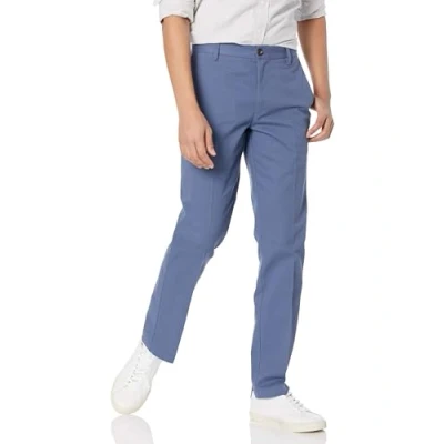 Abbildung von Amazon Essentials Herren Knitterfreie Flatfront Chinohose in schmaler Passform, Indigo, 32W / 32L